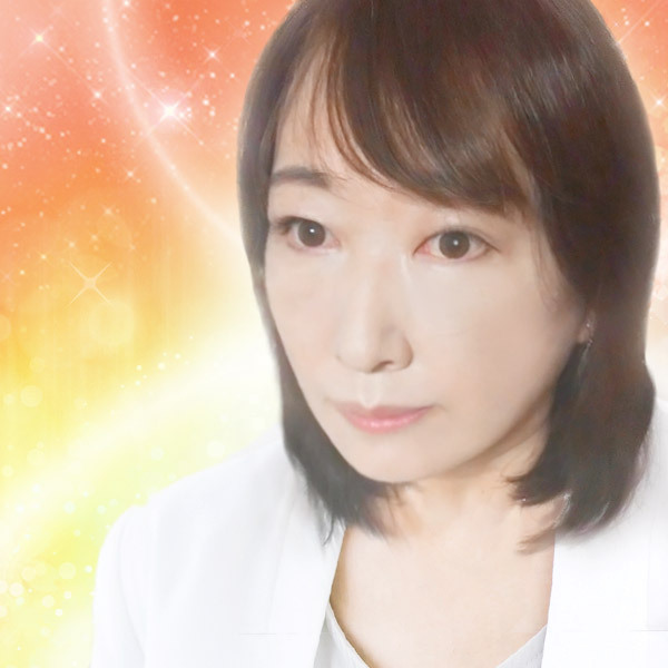 鈴依(れい)先生のプロフィール